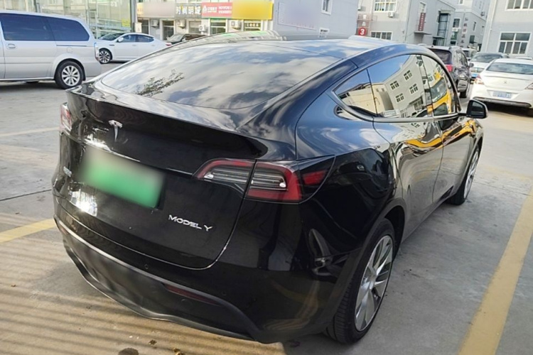 Tesla Model Y 2021 صورة سيارة #7