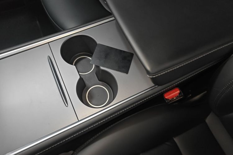 Tesla Model Y 2021 #14 Tesla Model Y 2021 car image #14