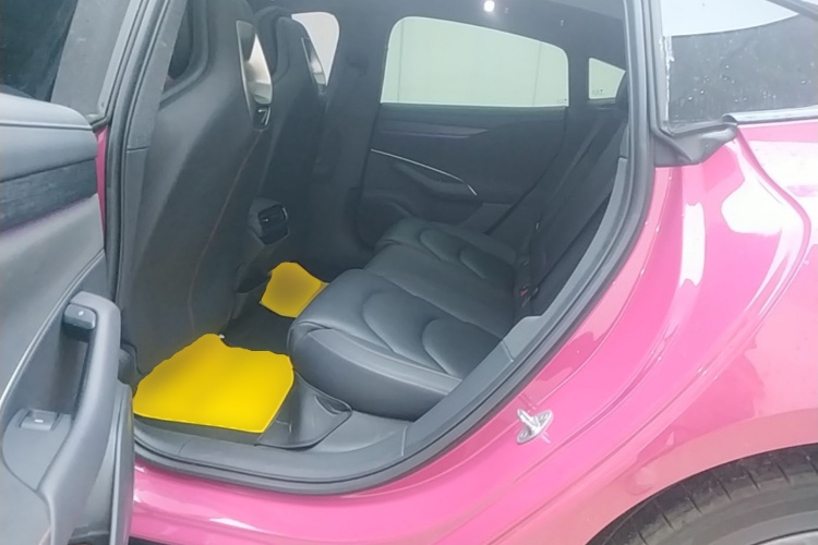MI SU7 2025 immagine di auto #17