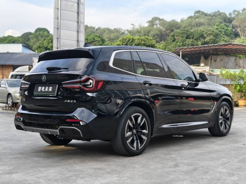 BMW iX3 2023 #4 BMW iX3 2023 изображение автомобиля #4