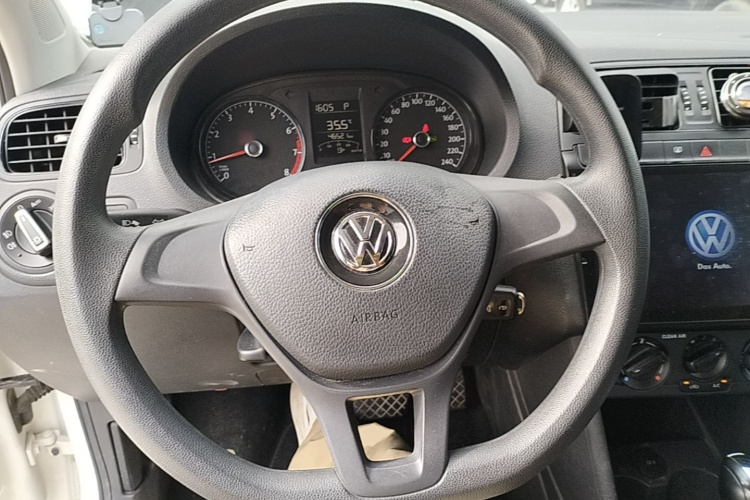 Volkswagen Polo 2017 car image #11