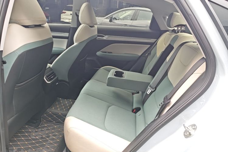 GEELY Emgrand L HiP 2022 car image #13