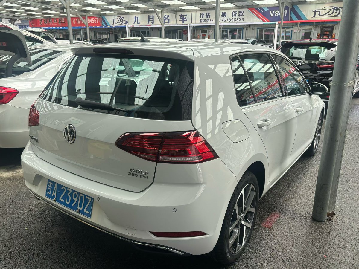 Volkswagen Golf 2020 car image #9
