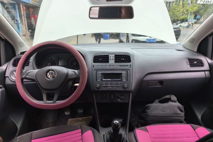 Volkswagen Polo 2015 #10 Volkswagen Polo 2015 car image #10