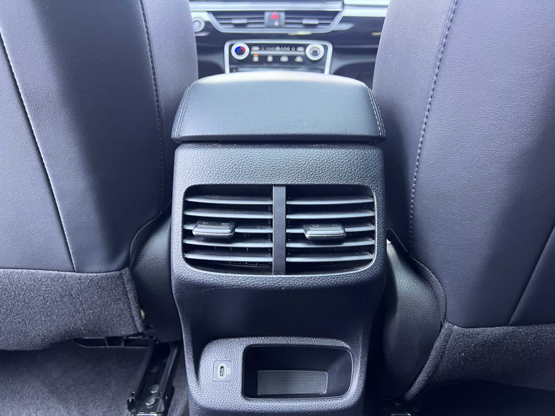 Kia Seltos 2024 car image #12