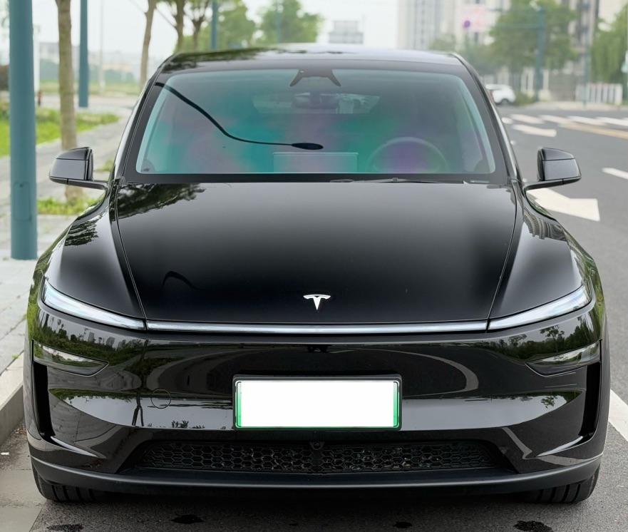 Tesla Model Y 2025 #2 Tesla Model Y 2025 car image #2