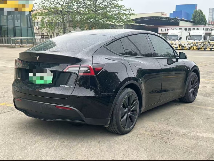 Tesla Model Y 2024 #5 Tesla Model Y 2024 car image #5