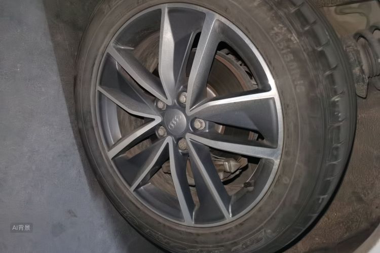 Audi Q3 2019 car image #9