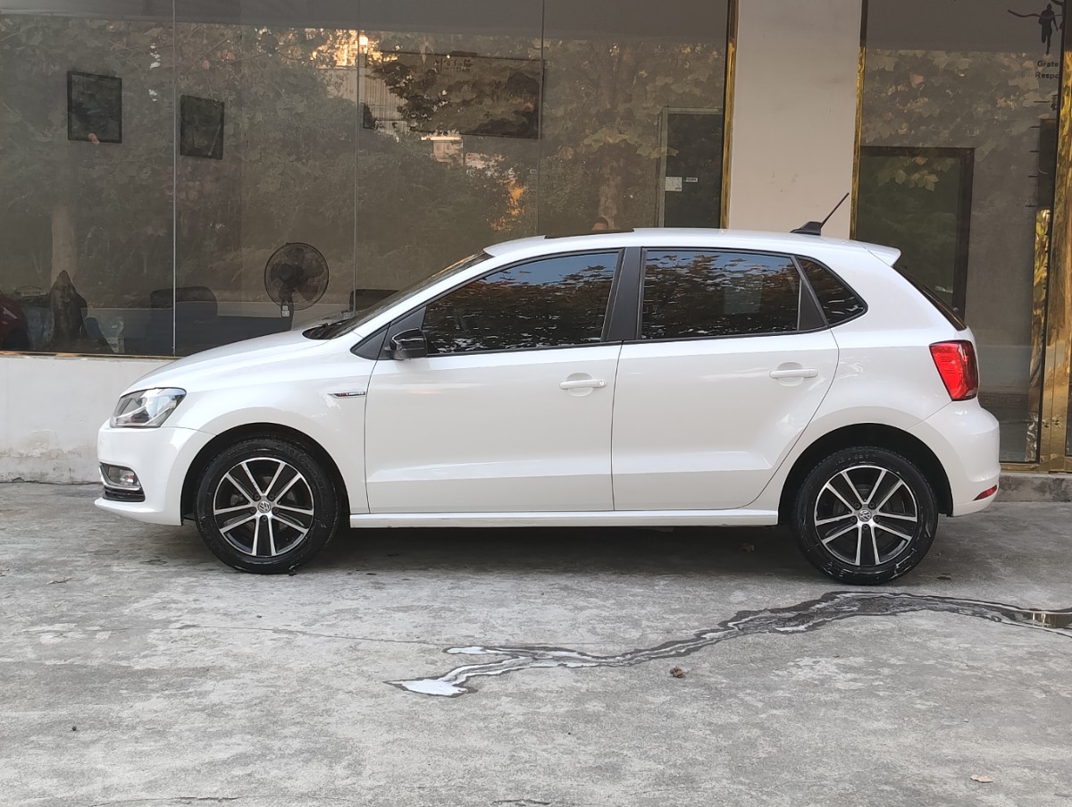 Volkswagen Polo 2014 car image #14