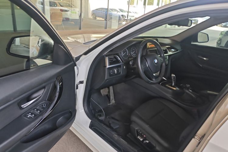 BMW 3 Series 2017 #12 BMW 3 Series 2017 car image #12