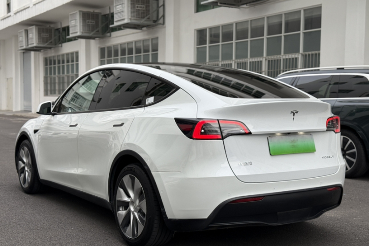 Tesla Model Y 2021 #6 Tesla Model Y 2021 car image #6