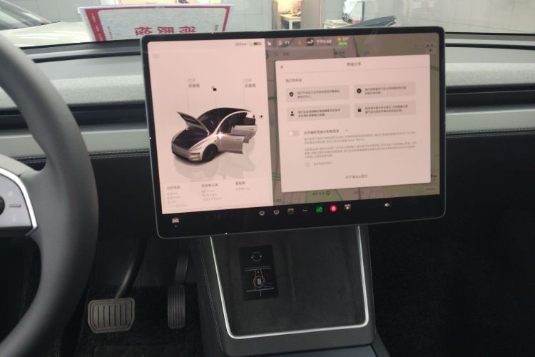 Tesla Model Y 2025 #13 Tesla Model Y 2025 car image #13