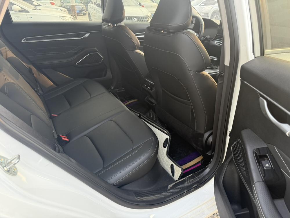 GEELY Emgrand 2022 immagine di auto #12
