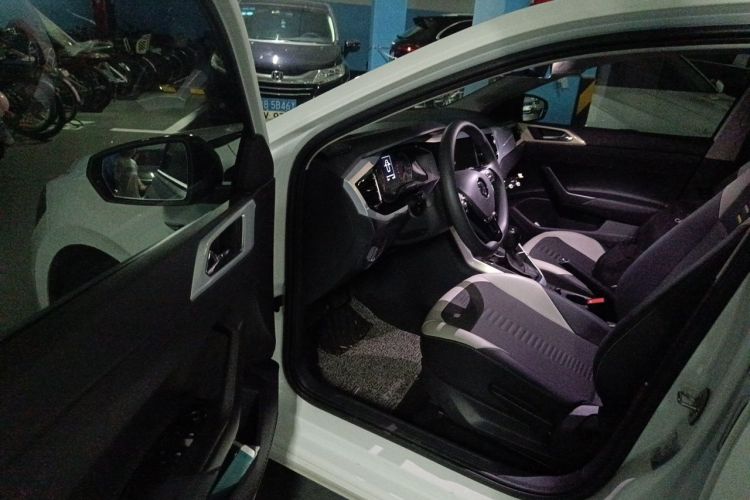 Volkswagen Polo 2021 car image #9