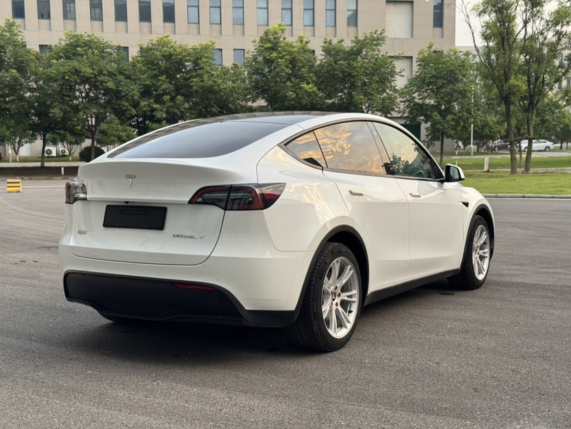 Tesla Model Y 2022 #6 Tesla Model Y 2022 car image #6