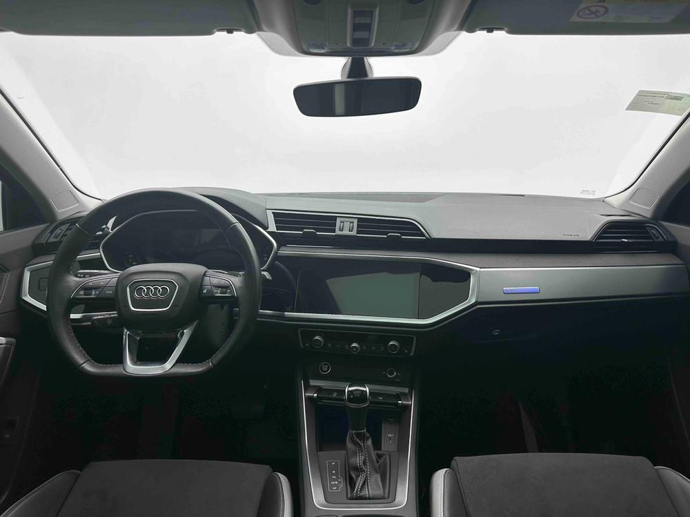 Audi Q3 2022 car image #11