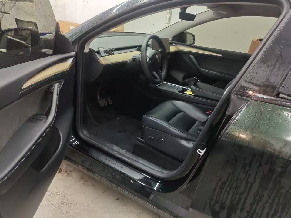 Tesla Model Y 2023 #4 Tesla Model Y 2023 car image #4
