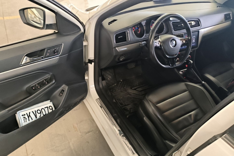 Volkswagen Lavida 2017 car image #16
