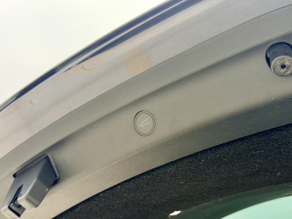Tesla Model Y 2021 car image #11