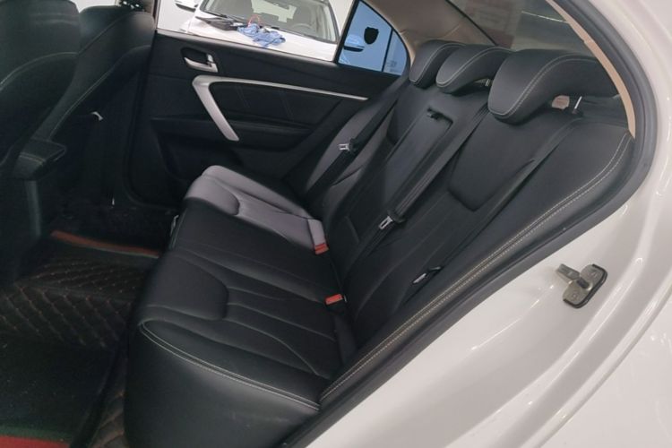 GEELY Emgrand 2018 car image #17