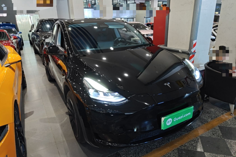 Tesla Model Y 2023 #4 Tesla Model Y 2023 car image #4