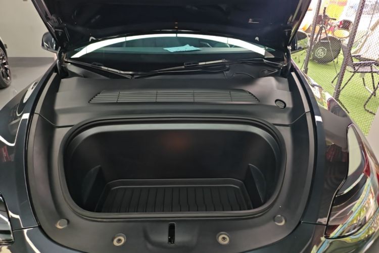 Tesla Model Y 2024 car image #20