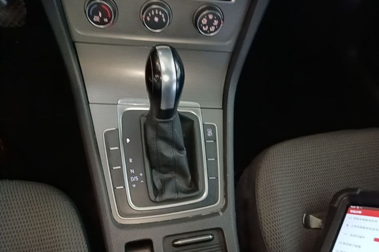 Volkswagen Golf 2015 car image #18
