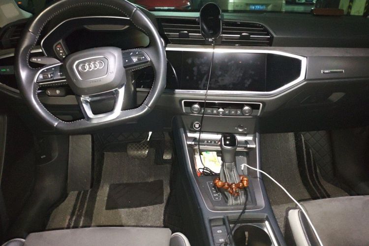 Audi Q3 2022 car image #7