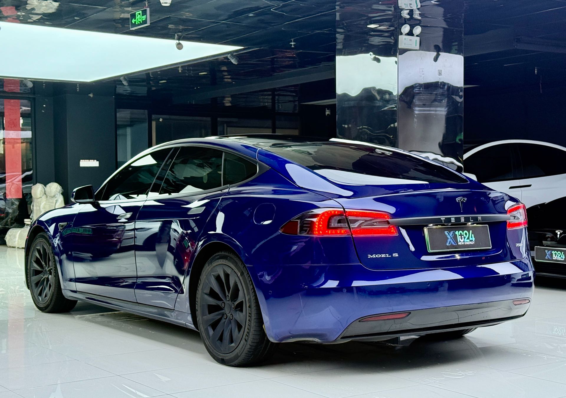 Tesla Model S 2018 #12 Tesla Model S 2018 car image #12