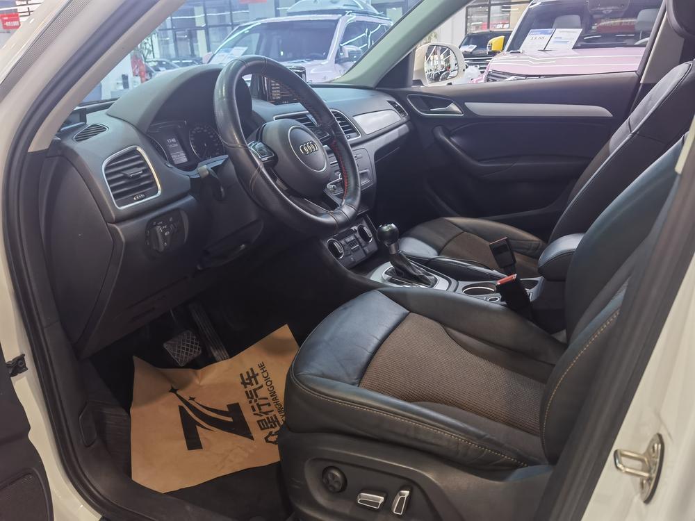 Audi Q3 2018 car image #17