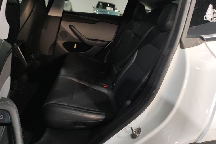 Tesla Model Y 2025 #13 Tesla Model Y 2025 car image #13