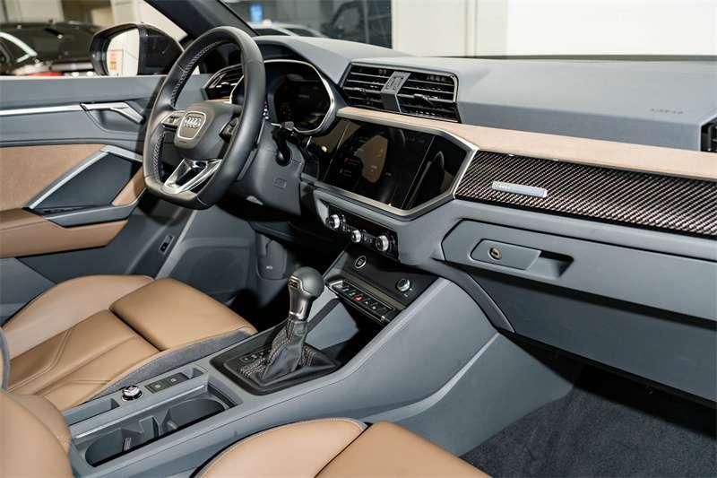 Audi Q3 2023 car image #18