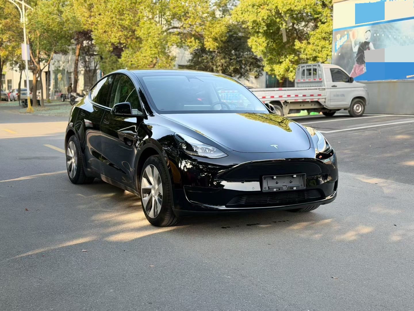 Tesla Model Y 2023 #10 Tesla Model Y 2023 car image #10
