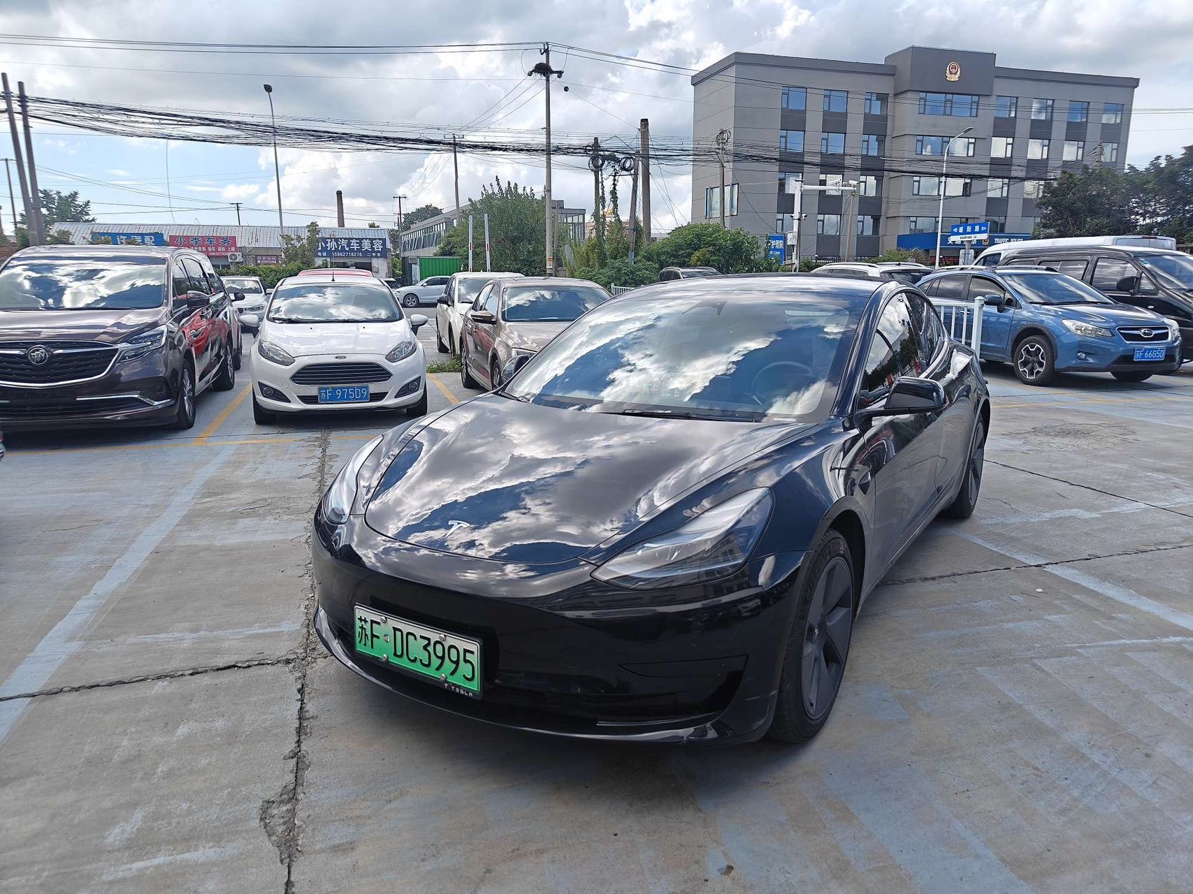 Tesla Model 3 2023 car image 