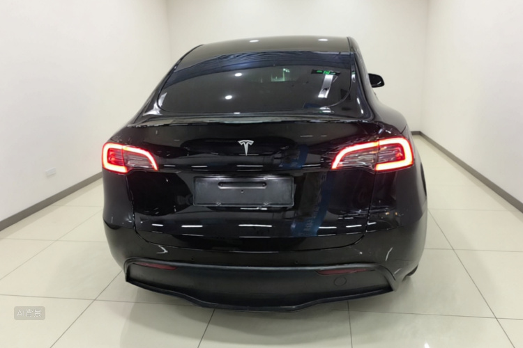 Tesla Model Y 2023 #4 Tesla Model Y 2023 car image #4