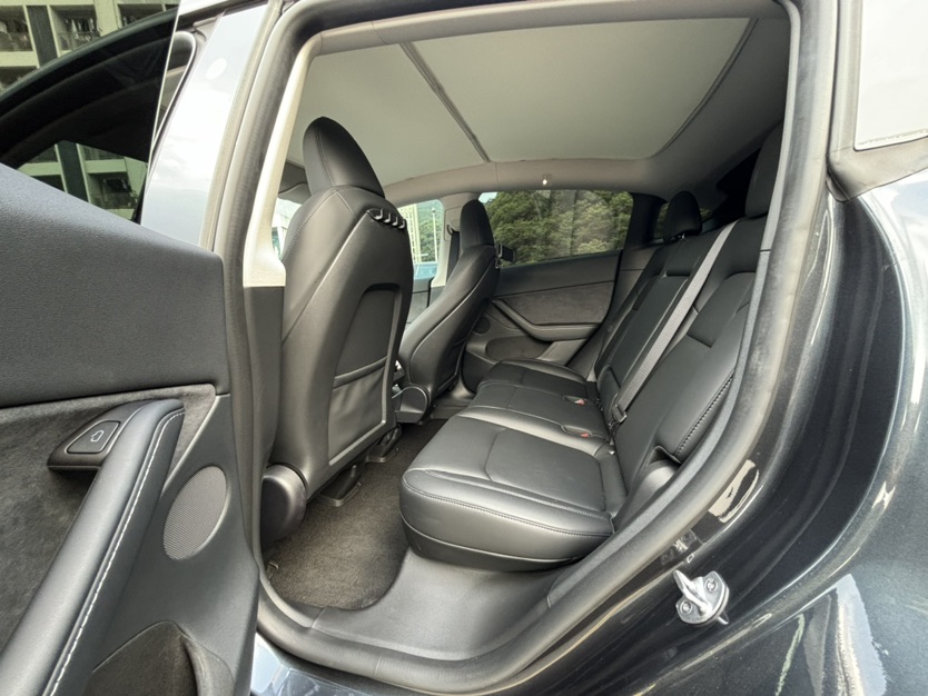 Tesla Model Y 2024 immagine di auto #6