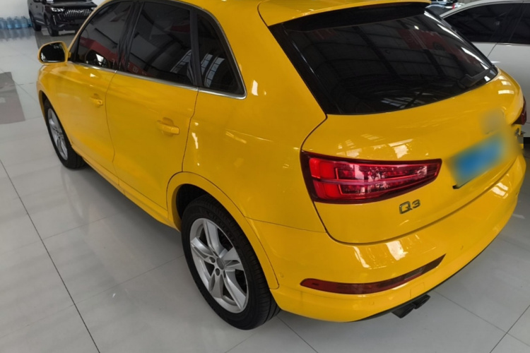 Audi Q3 2016 car image #5