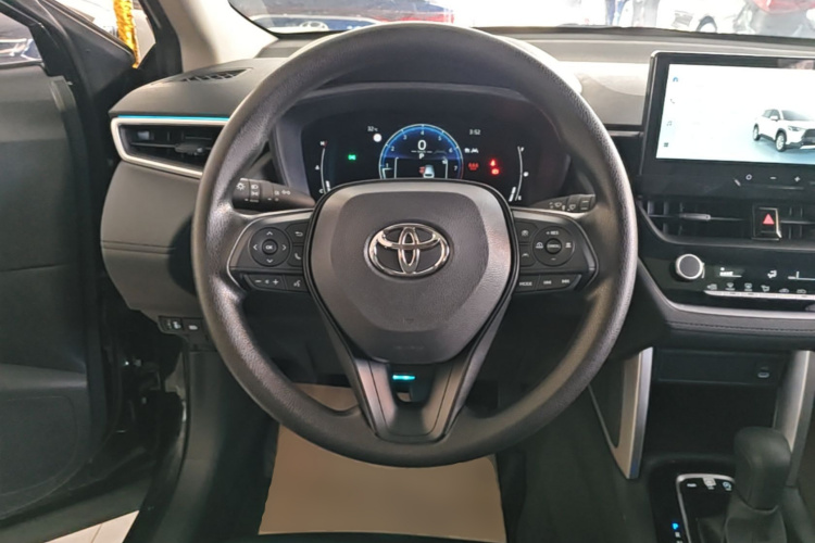 Toyota Corolla Cross 2025 immagine di auto #11