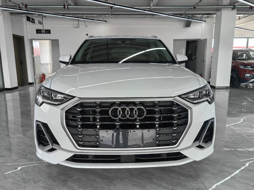 Audi Q3 2023 car image 