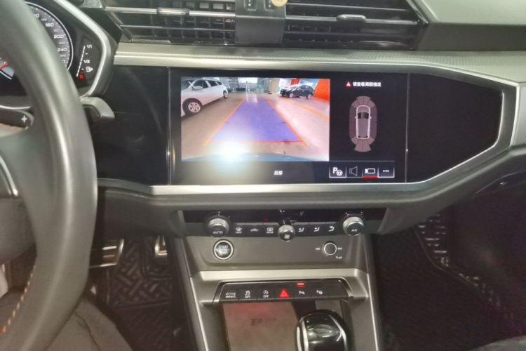 Audi Q3 2022 car image #13