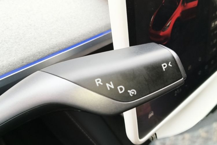 Tesla Model Y 2024 car image #18
