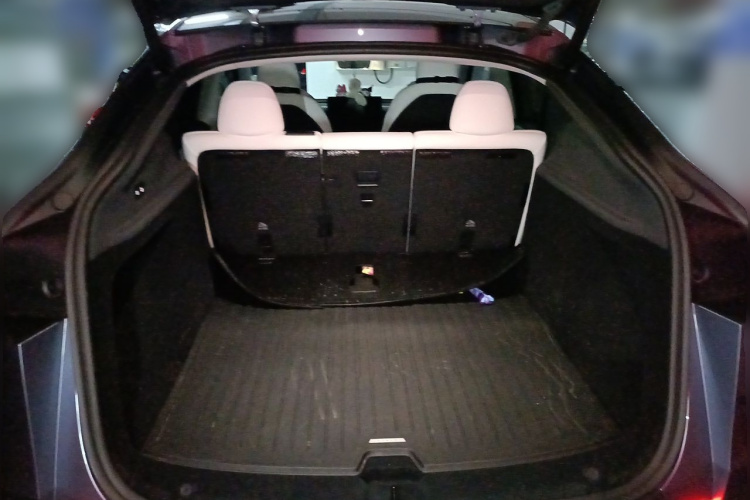 Tesla Model Y 2025 car image #17