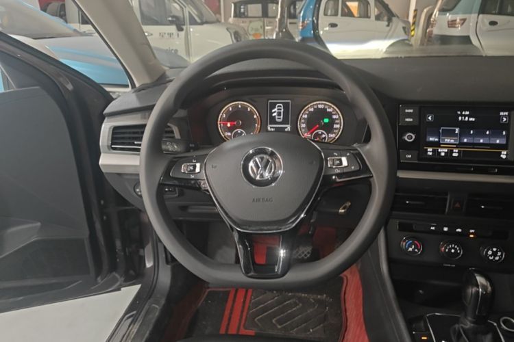 Volkswagen Lavida 2018 car image #11