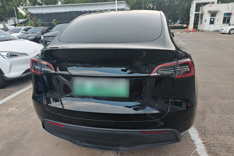 Tesla Model Y 2023 car image #6