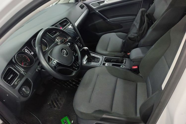 Volkswagen Golf 2020 car image #15