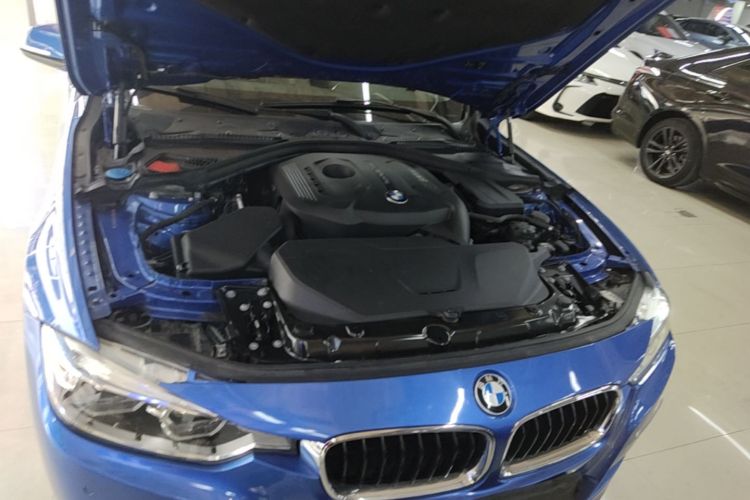 BMW 3 Series 2018 car image #20