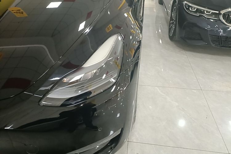 Tesla Model Y 2021 car image #23