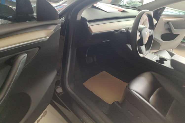 Tesla Model Y 2023 #16 Tesla Model Y 2023 car image #16