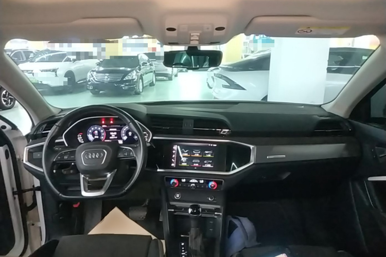 Audi Q3 2021 car image #11