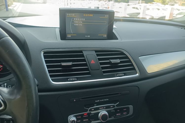 Audi Q3 2016 صورة سيارة #17